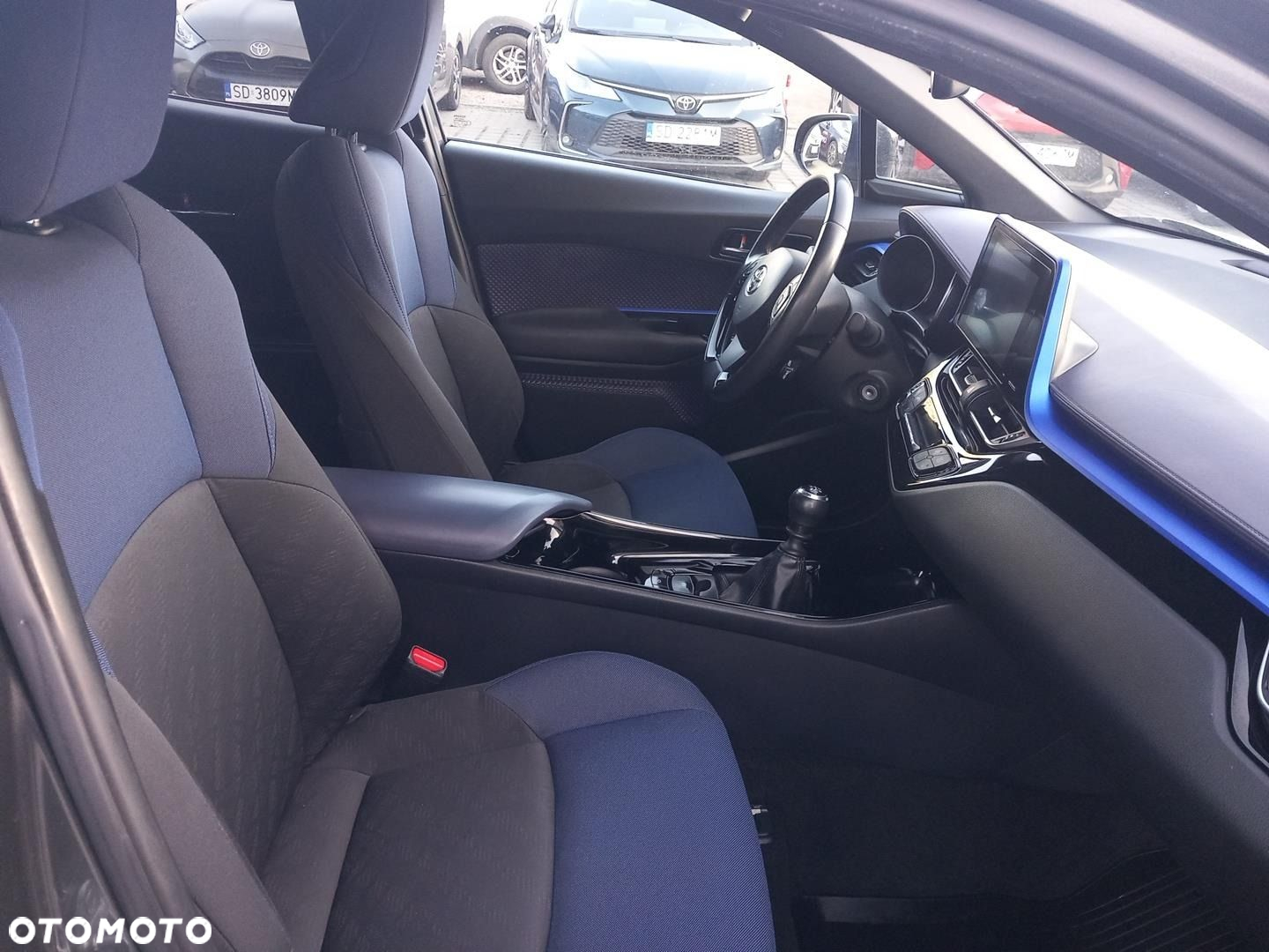 Toyota C-HR - 11