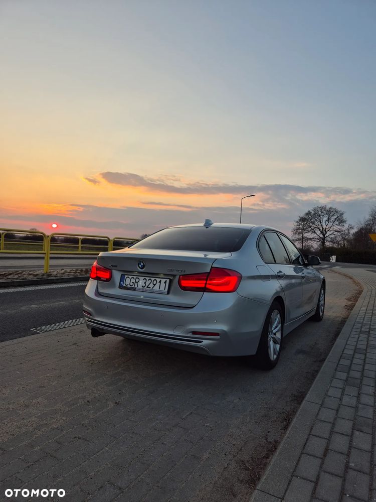 BMW Seria 3 320i xDrive - 3