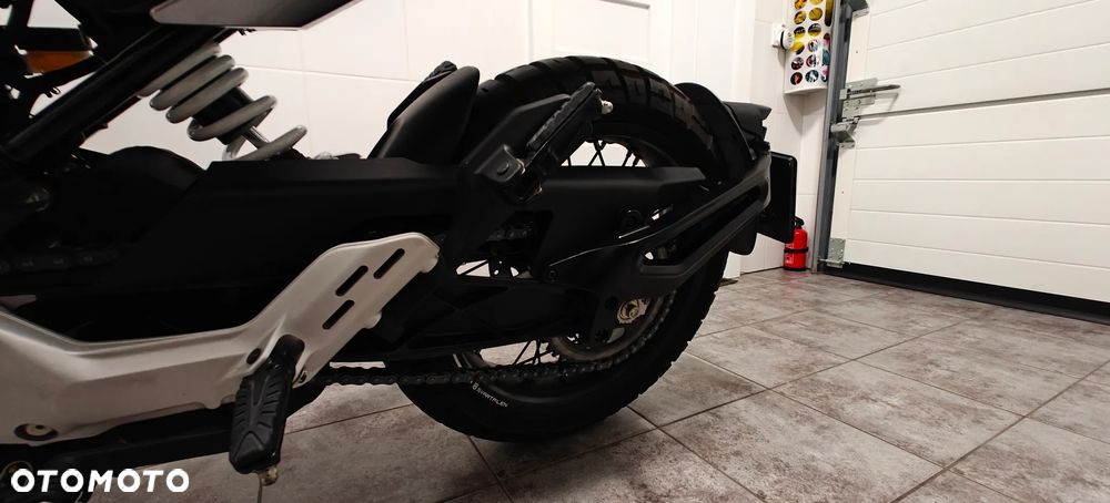 Husqvarna Svartpilen - 11