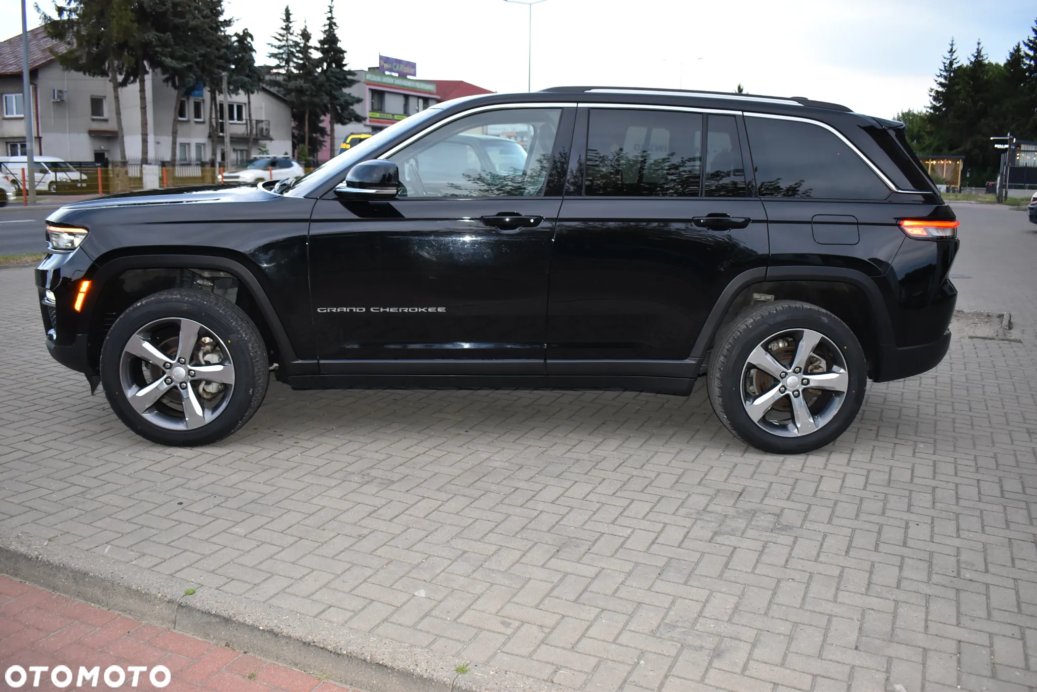Jeep Grand Cherokee - 8