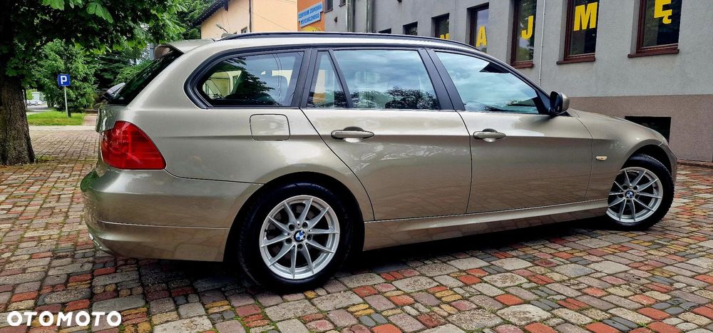 BMW Seria 3 320d DPF Edition Sport - 29