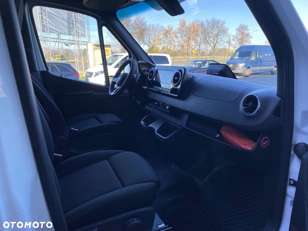Mercedes-Benz Sprinter - 9