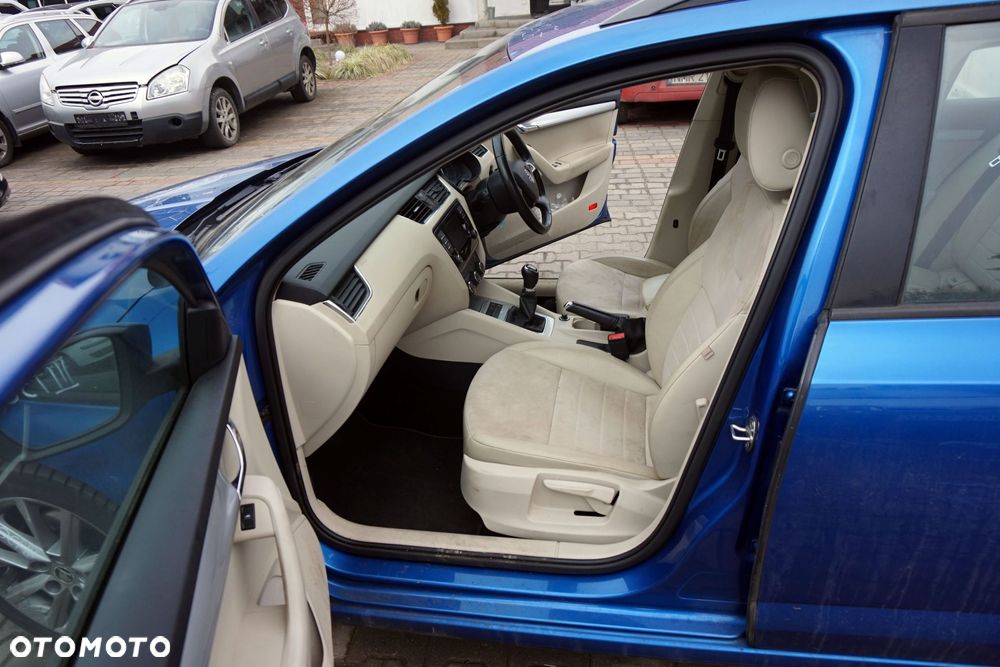SKODA OCTAVIA III 5E5 KOMBI 2014 LF5W 1.6 TDI CLHA 105KM MWW NIEBIESKI na części - 9