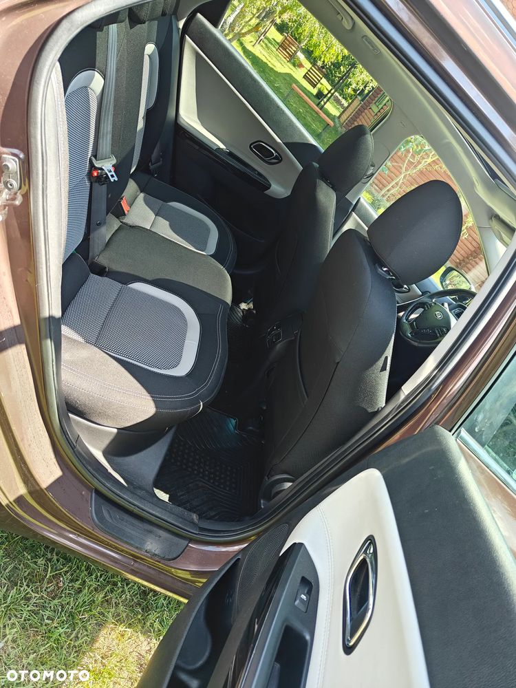 Ford Galaxy 1.8 TDCi Ambiente - 8