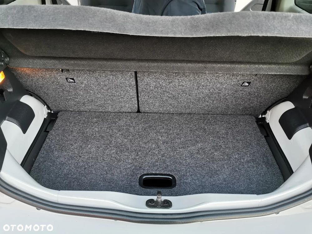 Volkswagen up! TSI (BlueMotion Technology) move - 37