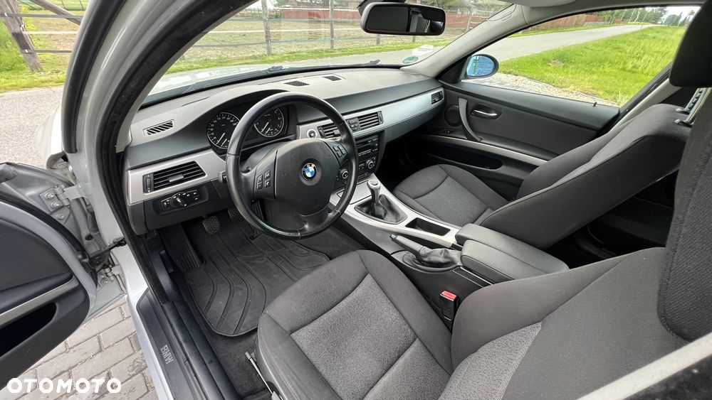 BMW Seria 3 320i - 14