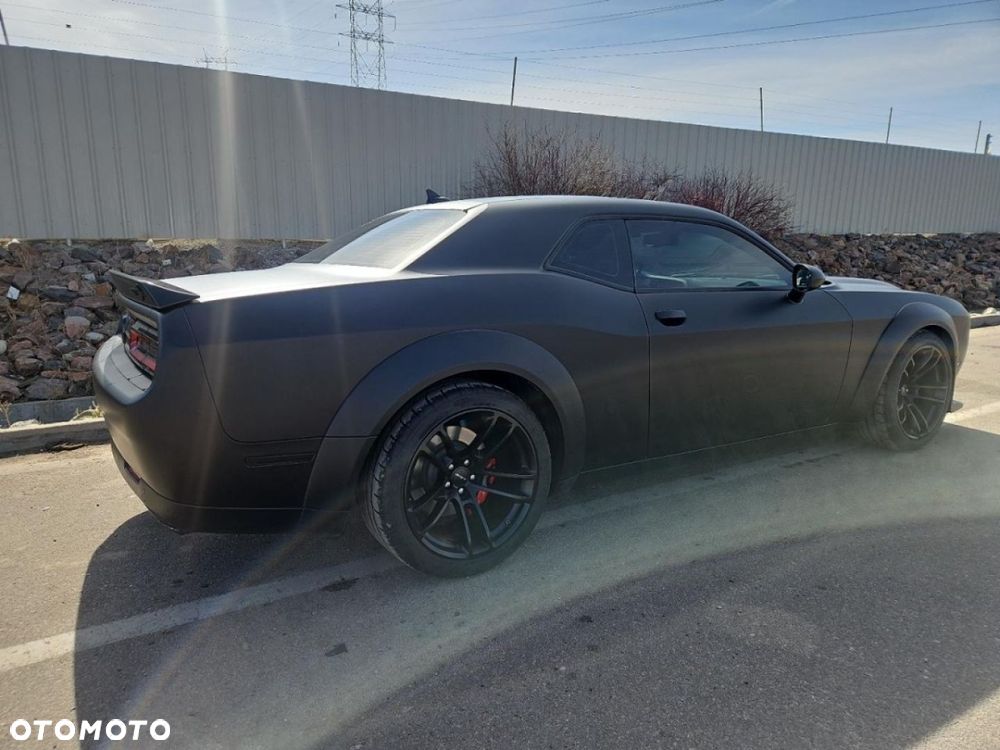 Dodge Challenger - 4