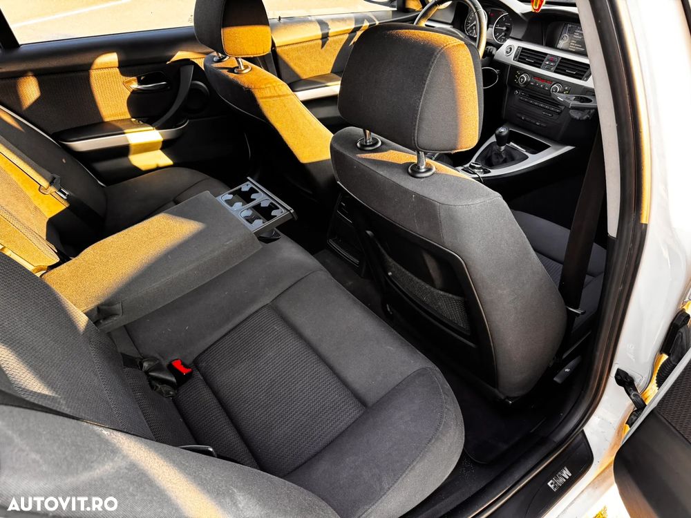 BMW Seria 3 318d - 15