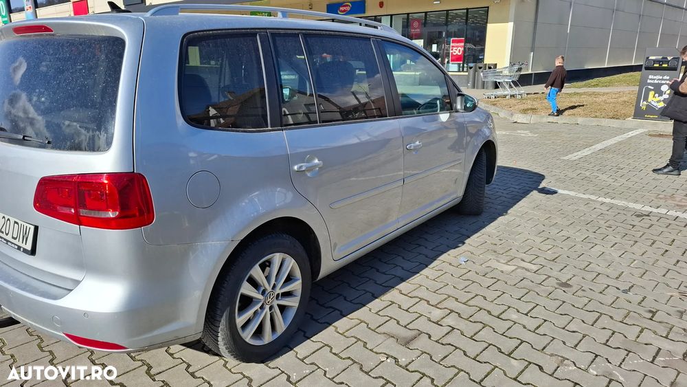 Volkswagen Touran 2.0 TDI DPF BlueMotion Technology DSG Comfortline - 2