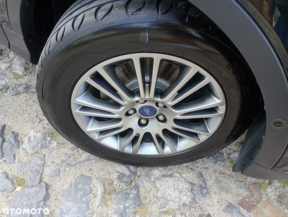 Ford Kuga 2.0 TDCi 2x4 Titanium - 38