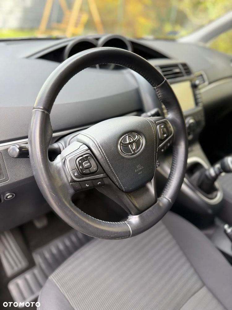 Toyota Verso 1.8 Premium 7os - 12