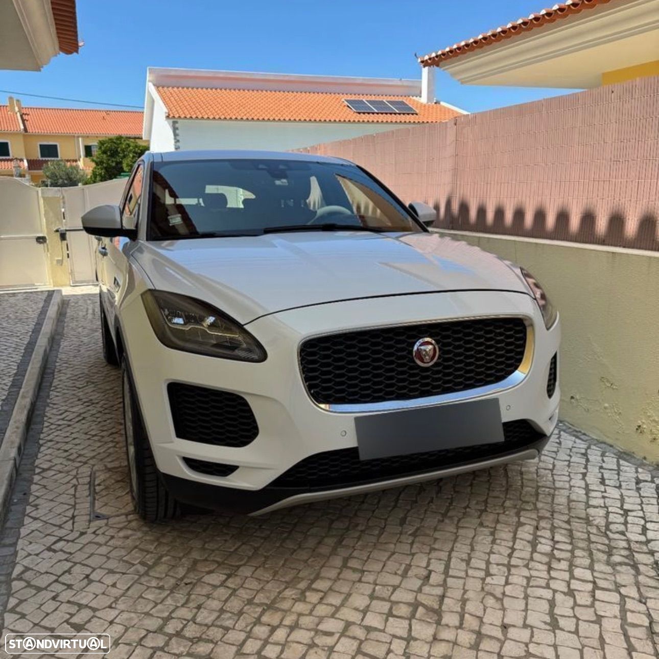 Jaguar E-Pace 2.0 i4D R-Dynamic S AWD Aut. - 1