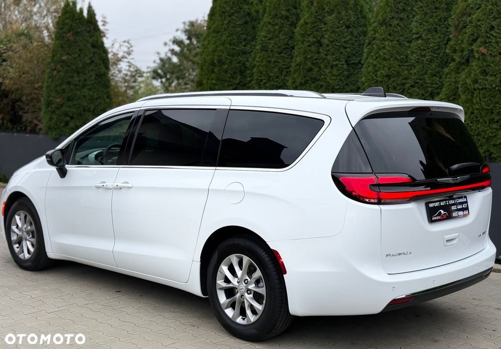 Chrysler Pacifica - 6