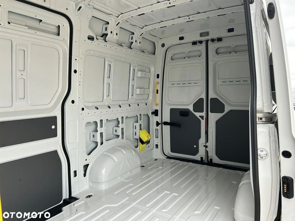 Volkswagen Crafter 35 Furgon L3H3, 2.0 TDI 177 KM, Wysoki dach, r. o. 3640mm - 12