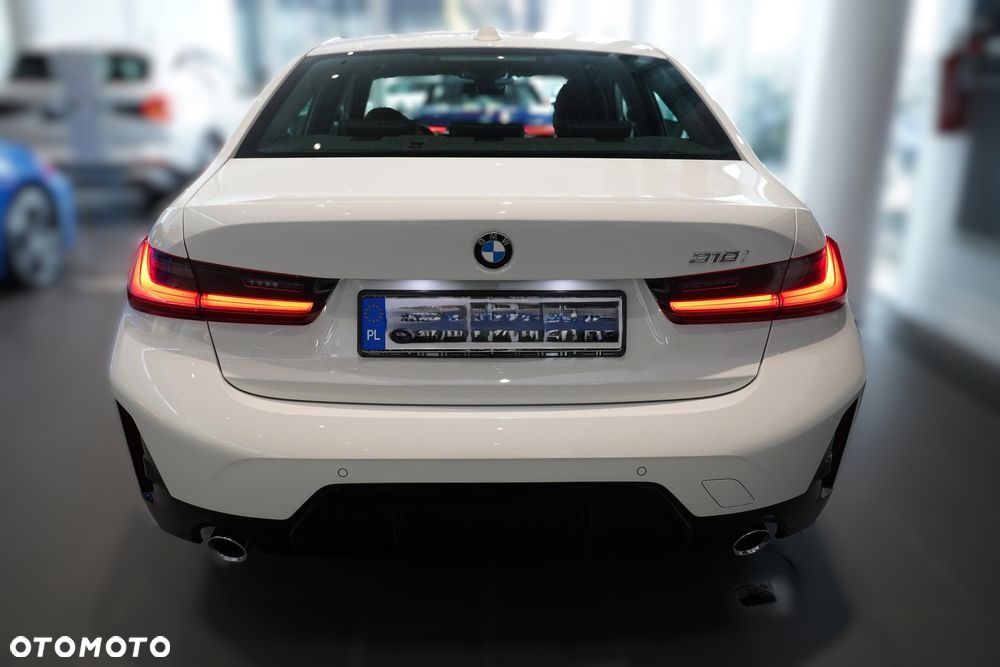 BMW Seria 3 318i M Sport - 5