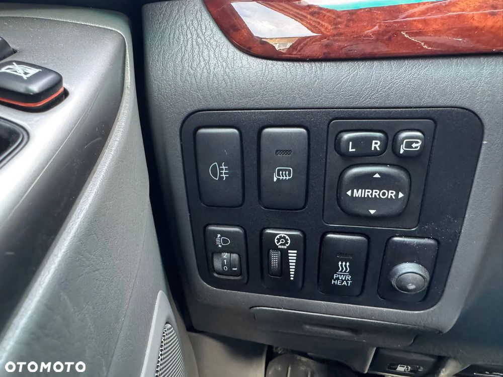 Toyota Land Cruiser - 24
