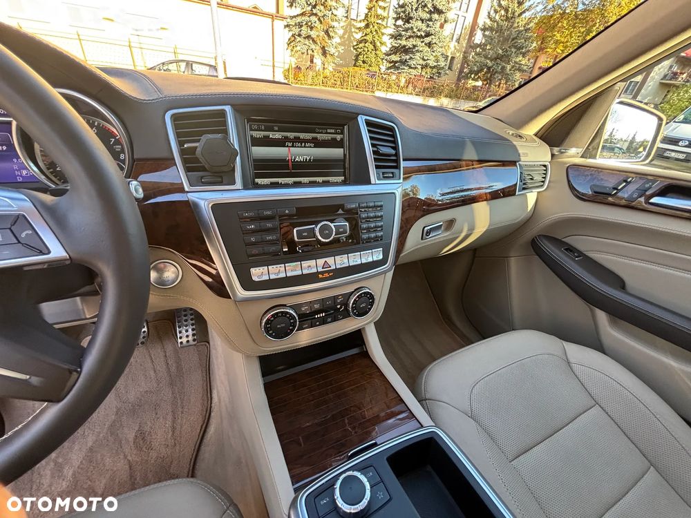 Mercedes-Benz ML 400 4-Matic - 23