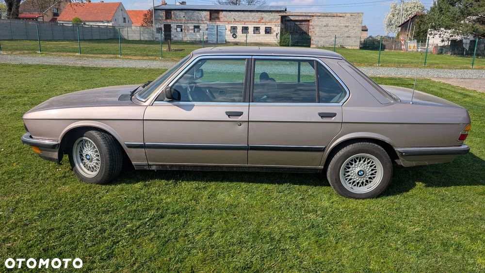 BMW Seria 5 524 d - 8