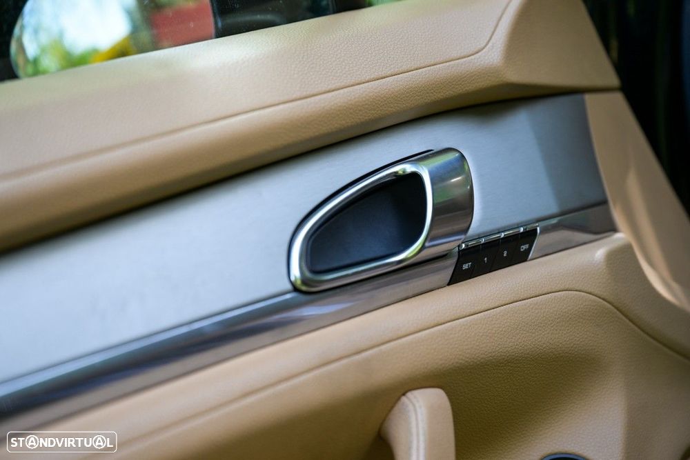 Porsche Panamera S Hybrid J19 - 56