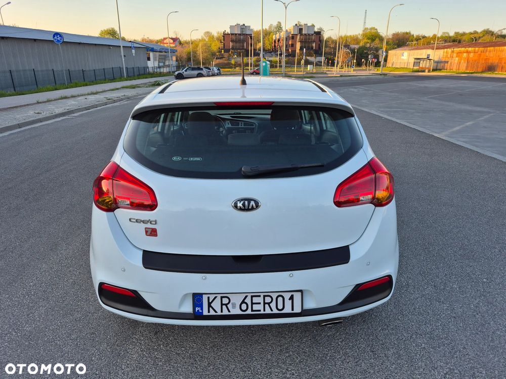 Kia Ceed 1.4 L - 6