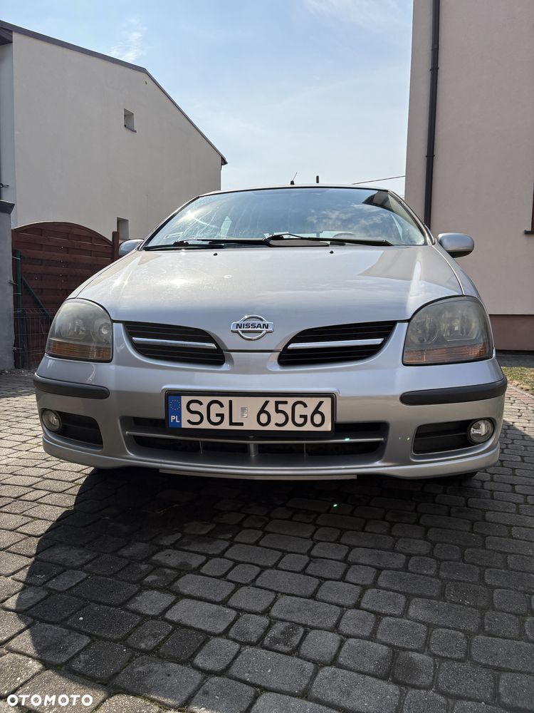 Nissan Almera Tino - 1