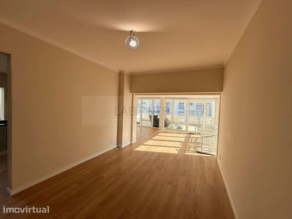 Vende-se T3 com terraço coberto e totalmente remodelado, no centro ... - Grande imagem: 5/16