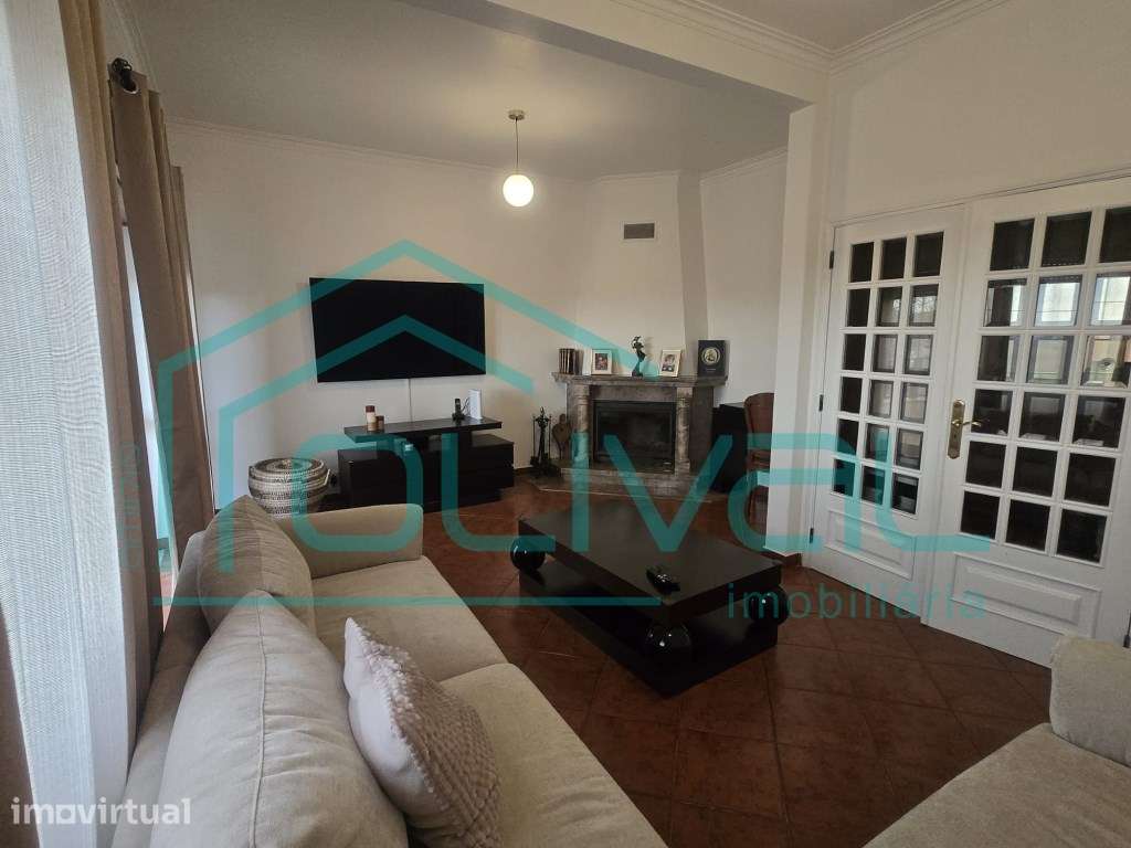 Apartamento T4 com terraço e arrecadação - Grande imagem: 4/40