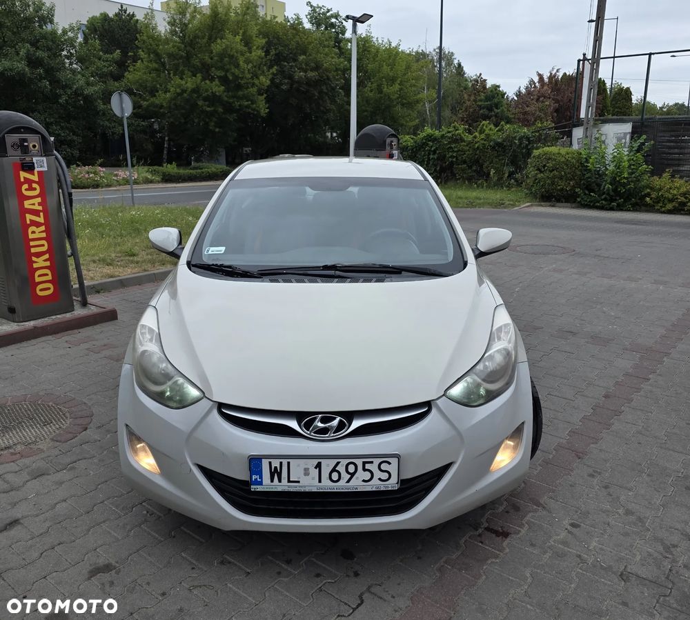 Hyundai Elantra - 2