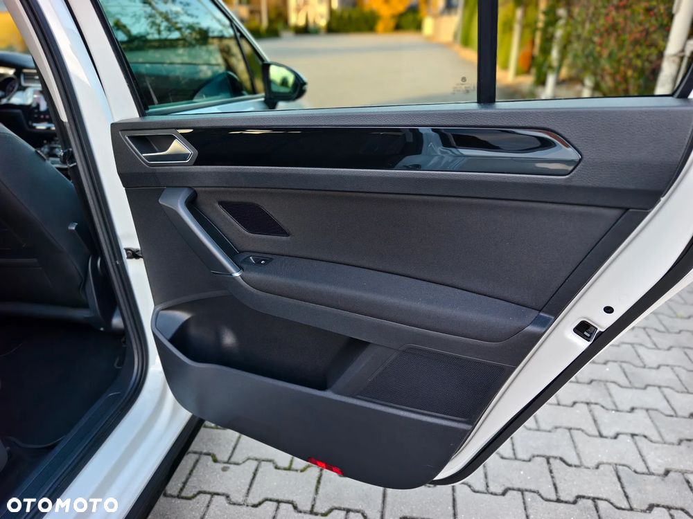 Volkswagen Touran 1.5 TSI ACT OPF DSG UNITED - 22
