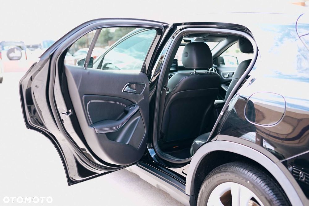 Mercedes-Benz GLA - 10