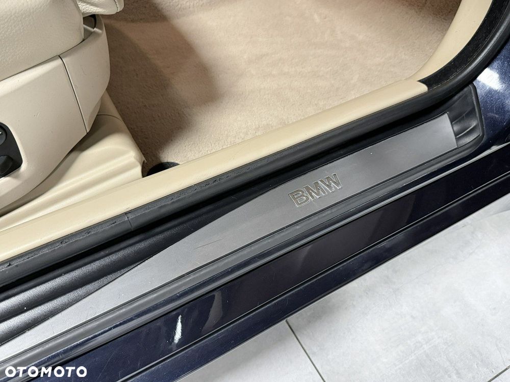 BMW Seria 5 525i Touring - 28