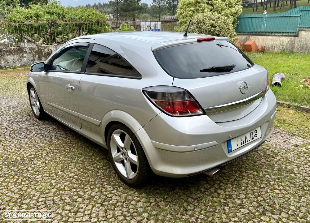 Opel Astra GTC 1.9 CDTI - 4
