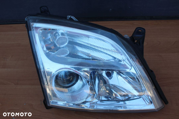 LAMPA PRAWA PRZEDNIA OPEL VECTRA C SIGNUM PRZED LIFTEM XENON EUROPA