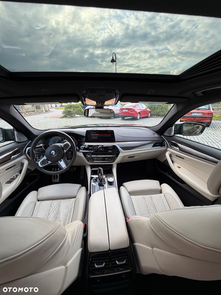 BMW Seria 5 M550i xDrive - 7