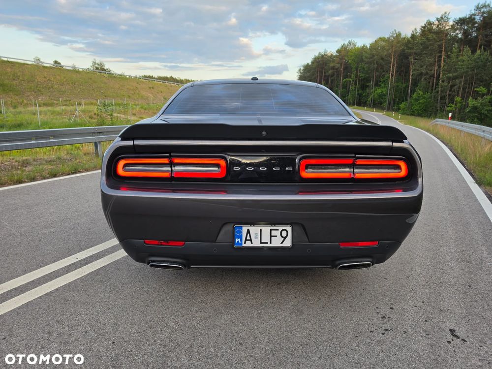 Dodge Challenger - 8
