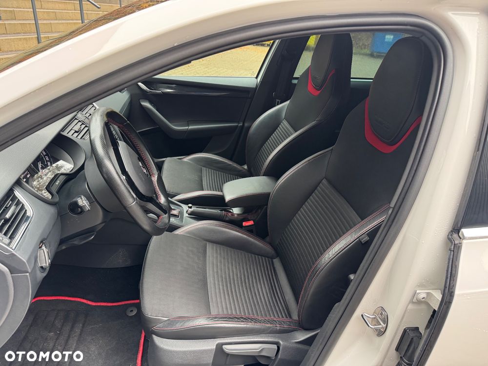 Skoda Octavia 2.0 TDI DSG RS - 23