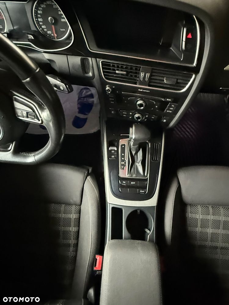 Audi A4 Limousine - 11