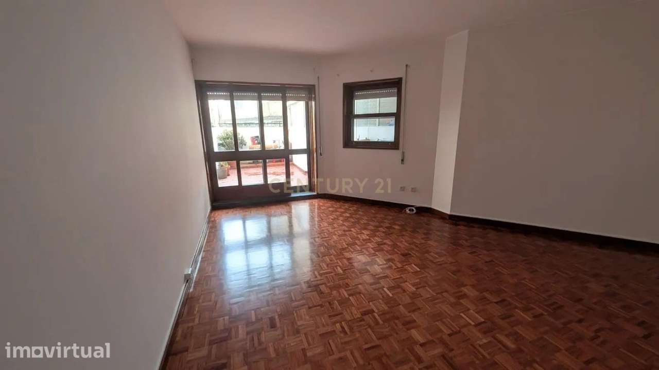 Apartamento T3 + 1 com Terraço para arrendar: O seu refúgio entre a Ci - Grande imagem: 5/26