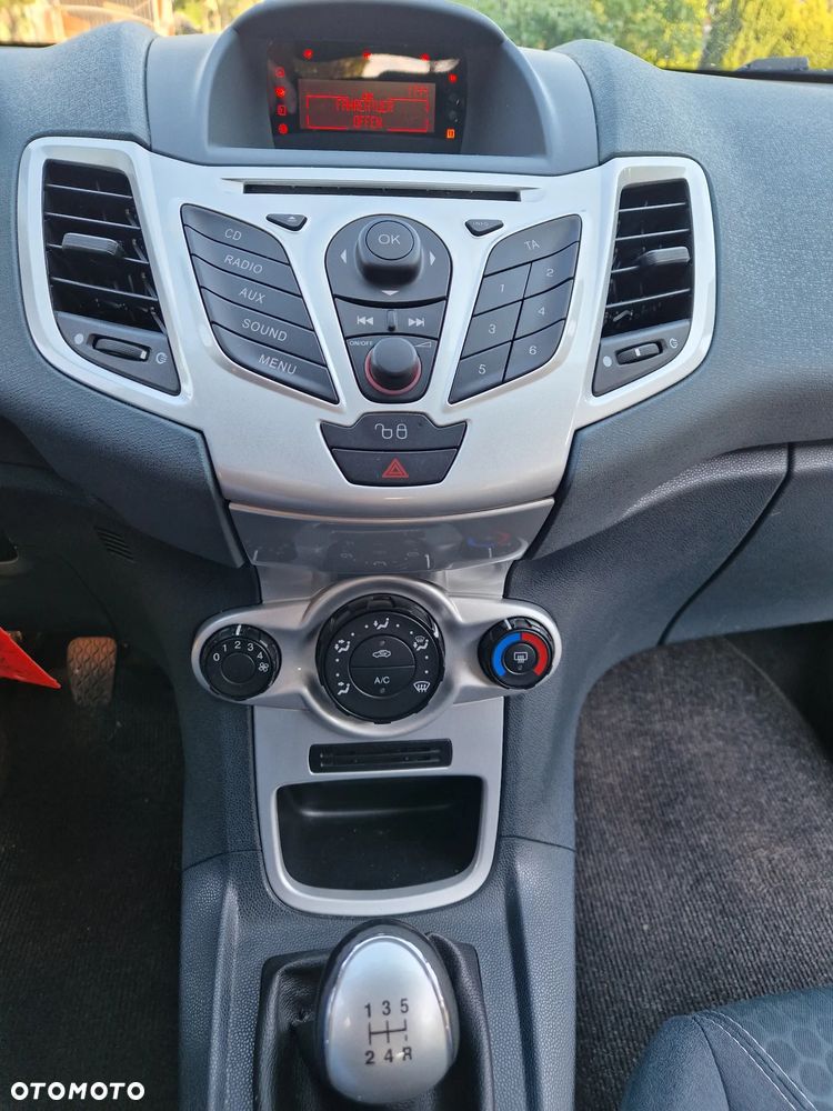 Ford Fiesta 1.25 Champions Edition - 20
