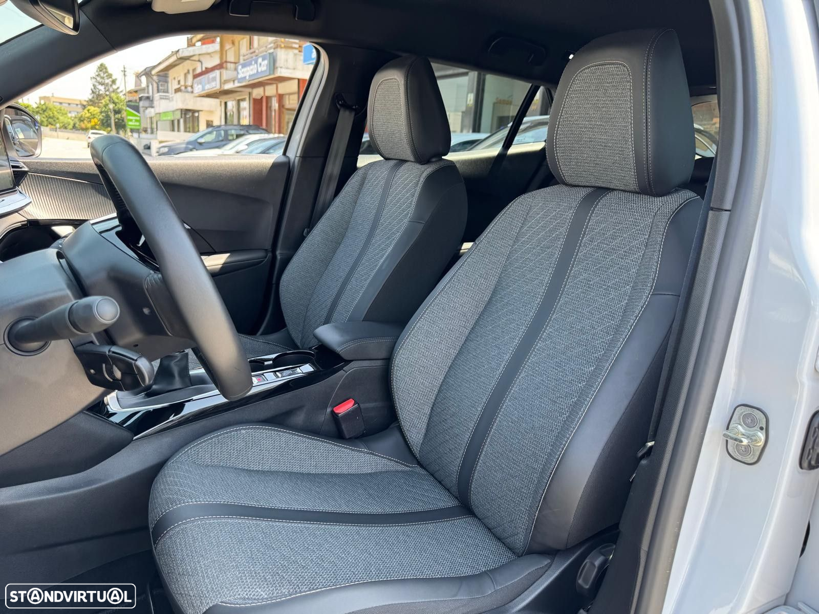 Peugeot 2008 1.2 PureTech Allure Pack - 9