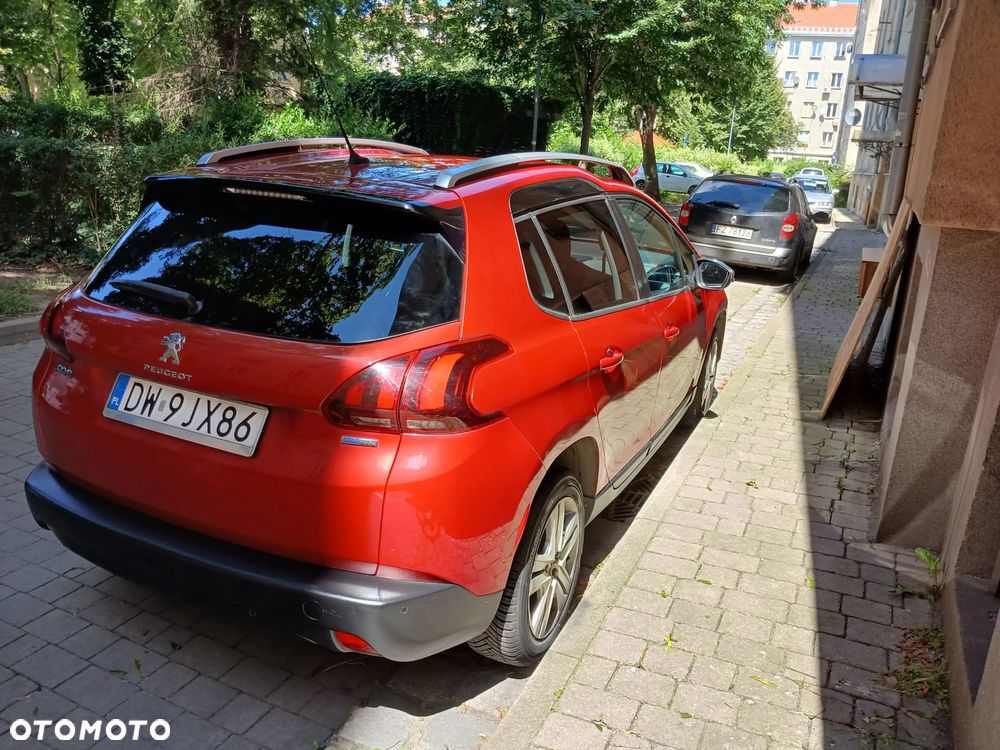 Peugeot 2008 1.2 Pure Tech Allure S&S - 4
