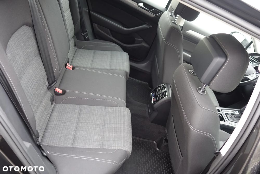 Volkswagen Passat Variant 2.0 TDI EVO Business DSG - 8