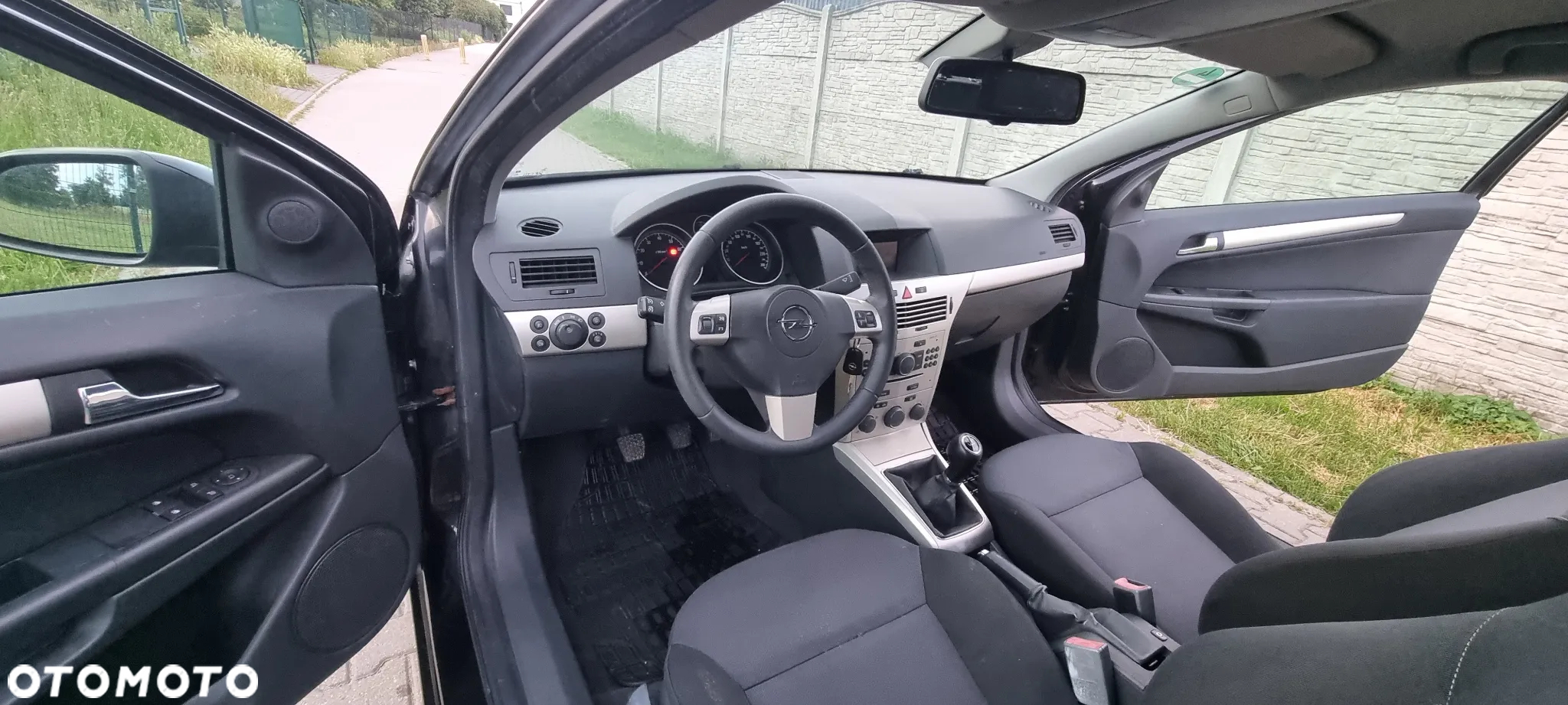 Opel Astra GTC 1.6 - 15