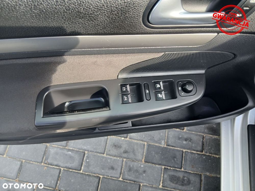 Volkswagen Golf - 25