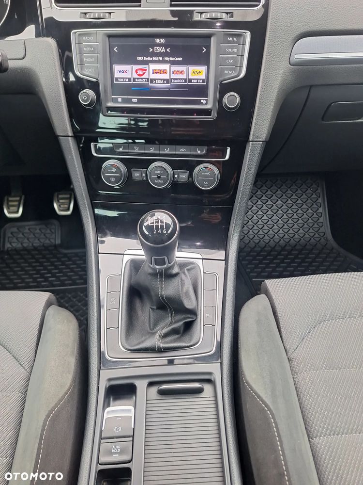 Volkswagen Golf - 23