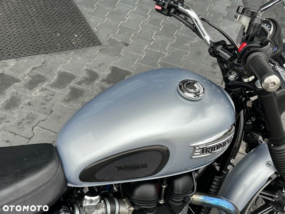Triumph Bonneville - 14