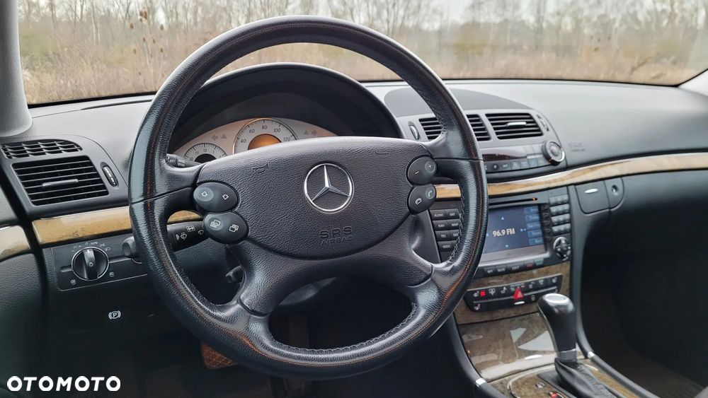 Mercedes-Benz Klasa E 500 4-Matic Avantgarde - 16