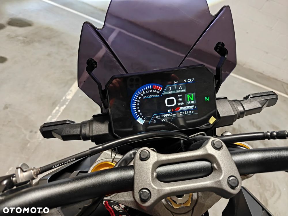 Suzuki GSX 1000 - 9