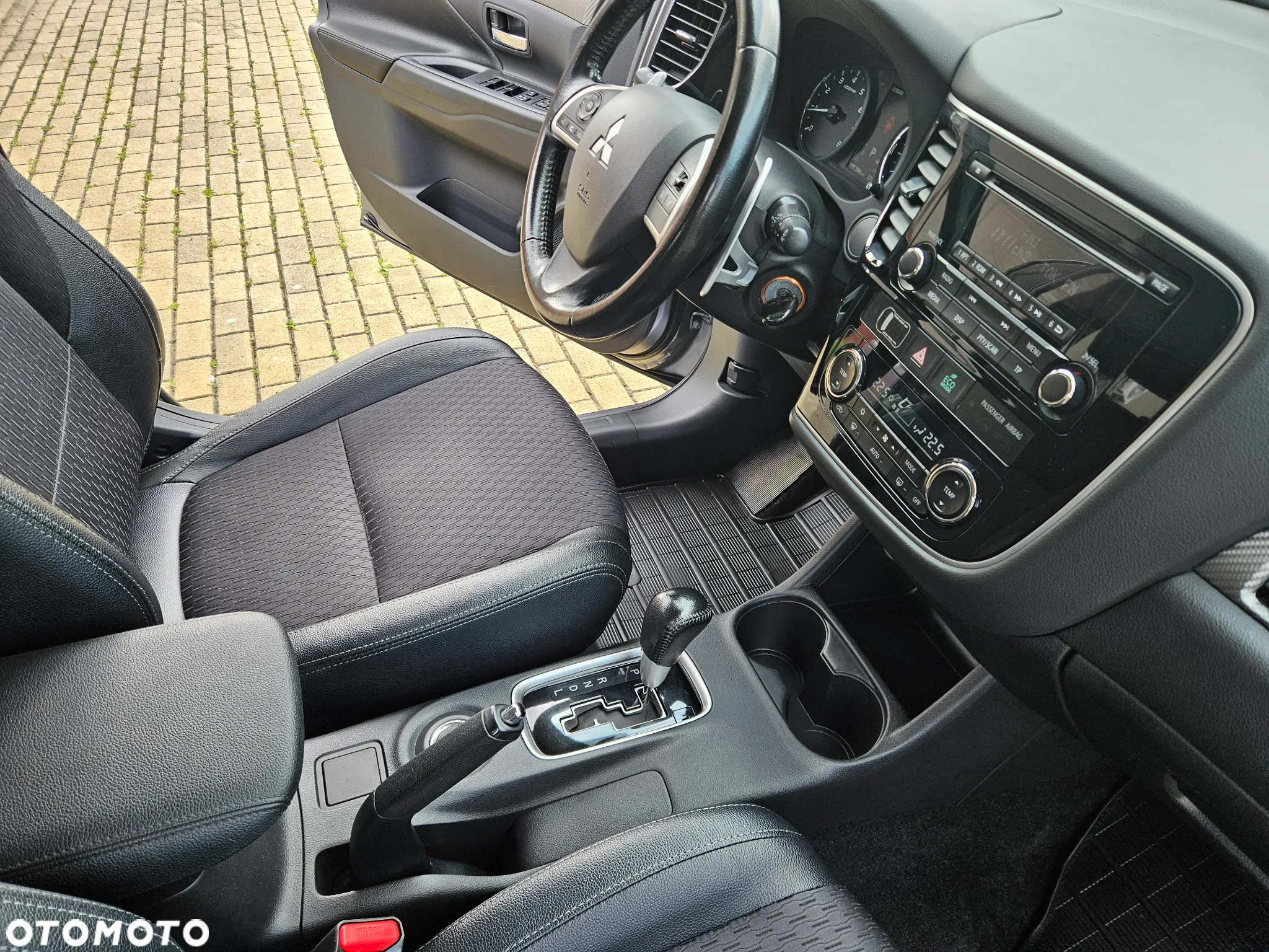 Mitsubishi Outlander 2.0 Intense CVT - 34