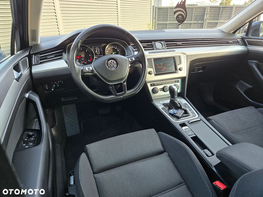 Volkswagen Passat 2.0 TDI SCR DSG Comfortline - 23